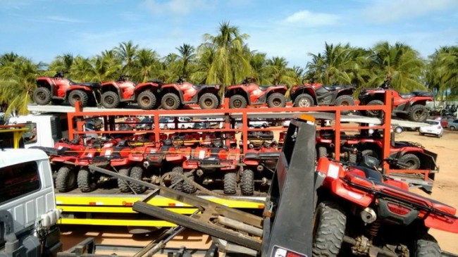 Quadriciclos apreendidos em Maceió - medida tomada depois das redes sociais denunciarem os danos provocados à praia - local de desova de tartarugas em risco de extinção 