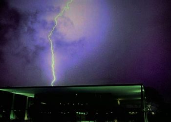 O CAOS SOB CENSURA