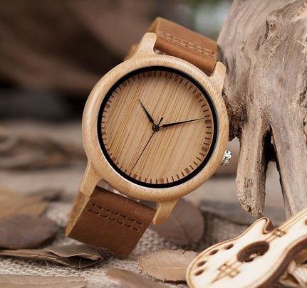 Exemplo relógio feito de madeira e bambu. Fonte: MafiaWood.