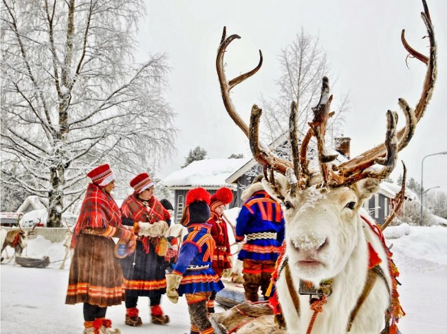 sami-reindeer-herders-sweden_75682_990x742