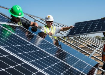 ENERGIA SOLAR GEROU MAIS DE 400 EMPREGOS POR DIA EM 2021