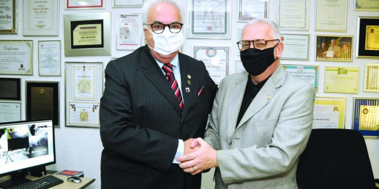 SECRETÁRIO EXECUTIVO DE MUDANÇAS CLIMÁTICAS VISITA A REDAÇÃO DO SEMANÁRIO DA ZONA NORTE