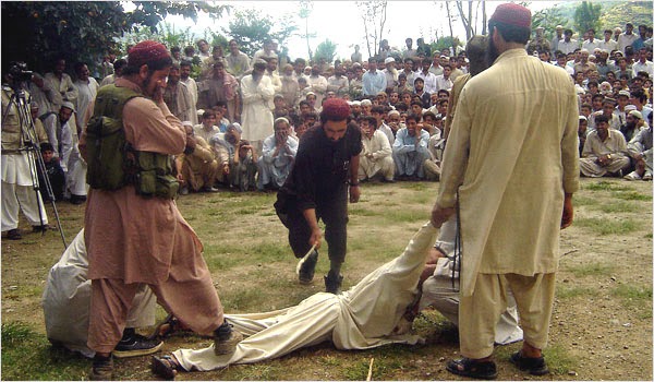 Shibatadas humilhantes no paquistão - crime? "Apostasia"...