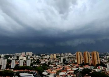 TEMPESTADE NA TERRA… E NO SOL