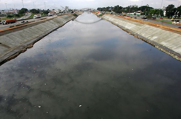 Mesmo com melhoria da qualidade da água em trechos, mancha de poluição no  Tietê quase dobra