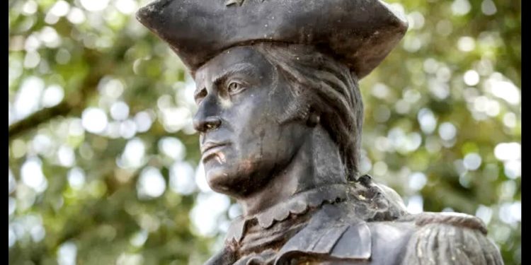 EM BUSCA DE APOIO POPULAR, REPÚBLICA FEZ DE TIRADENTES HERÓI NACIONAL