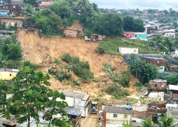 TRAGÉDIAS: NÃO É AUMENTO DE CHUVAS É AUMENTO DA POBREZA
