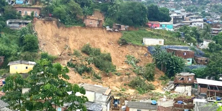 TRAGÉDIAS: NÃO É AUMENTO DE CHUVAS É AUMENTO DA POBREZA