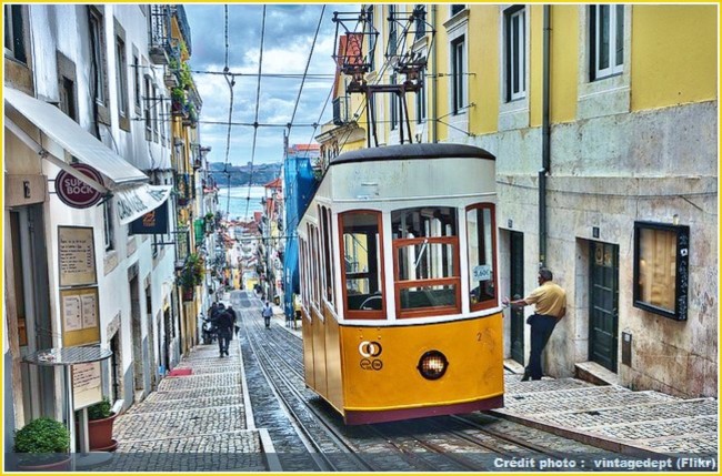 tram-jaune-lisbonne-lisboa