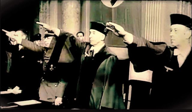 UM TRIBUNAL PRESTES A SE TORNAR RÉU POR CRIME INTERNACIONAL