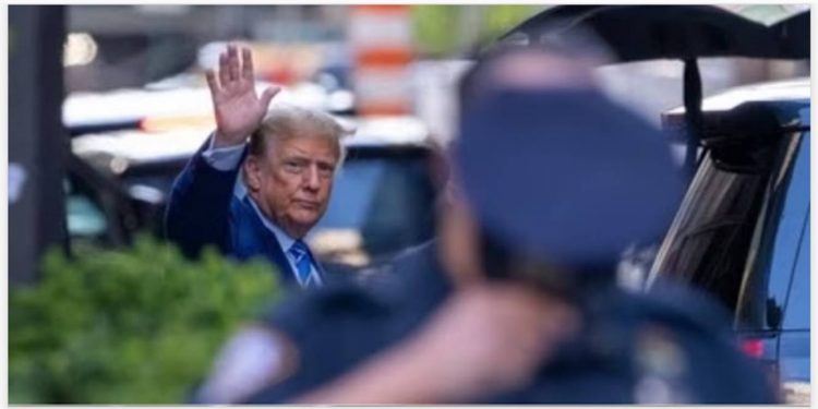 COM LAWFARE E JUDICIÁRIO ATIVISTA O ESTABLISHMENT NÃO IRÁ PARAR TRUMP