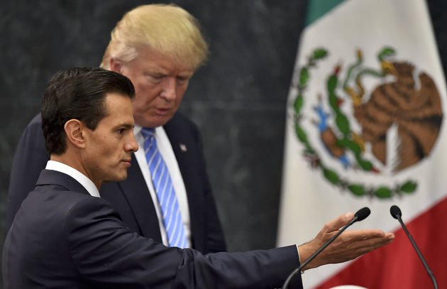 Peña Nieto: O silêncio é a única reposta que se deve dar aos tolos. Quando a ignorância fala, a inteligência não dá palpites...