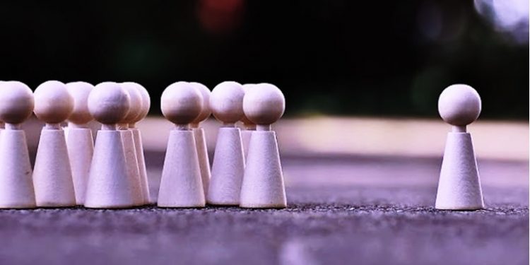 O ILUSÓRIO TRIUNFO DA MEDIOCRIDADE